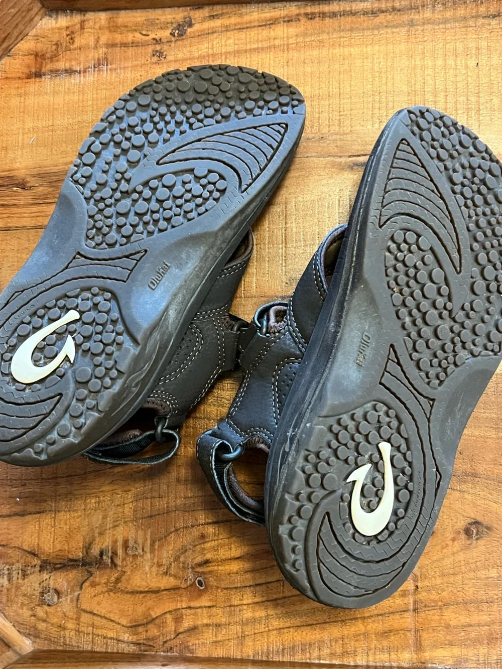 OluKai Ohana Sandals Mens Size 7 Brown Leather  Flip Flop